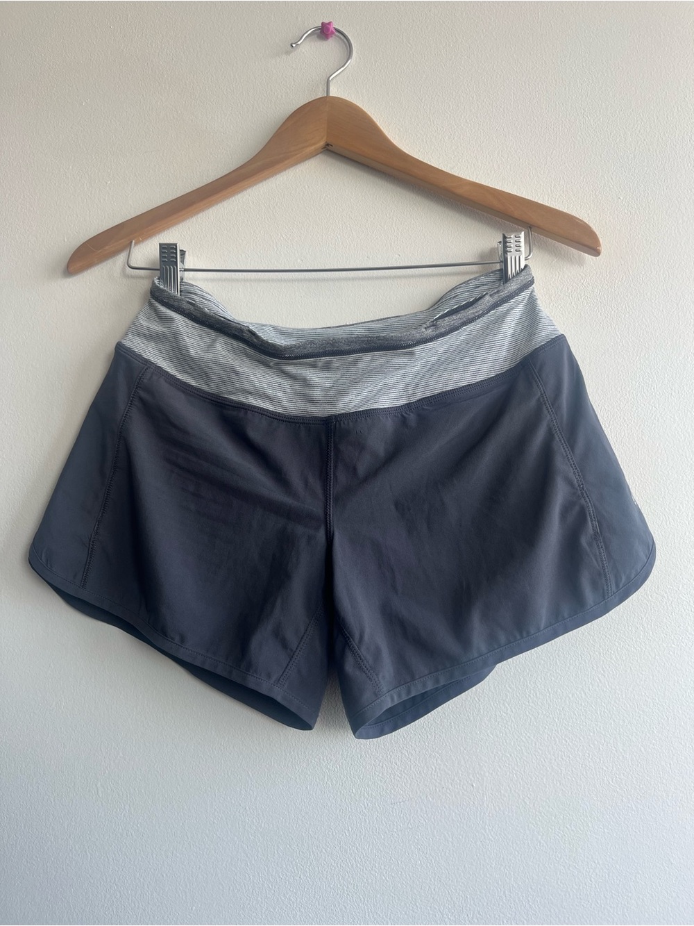 Lululemon Charcoal Groovy Run Shorts with Waistband Zippered Pocket Size 4